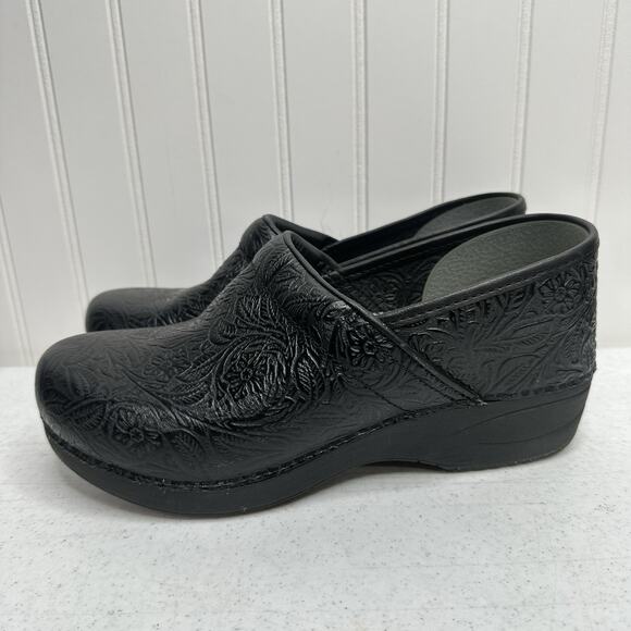 Dansko Clogs EU 41 Womens XP 2.0 Floral Tooled Black Leather Slip On Shoes - Picture 4 of 9